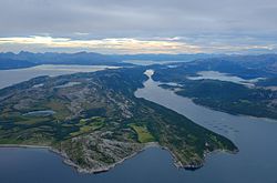 Luftfoto af Ytre Sundan mellem Skånland og Straumøya