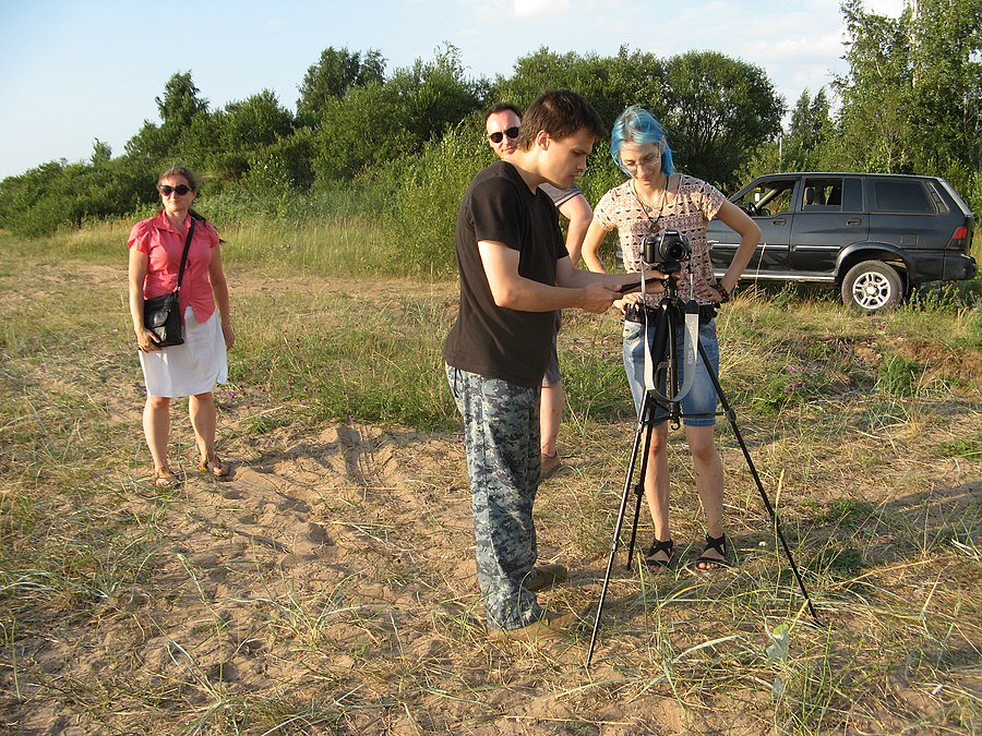 Participants are preparing to make collective photo