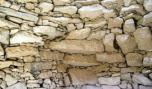 Interior de una barraca de piedra en Mas del Olmo, Ademuz (Valencia), con detalle del sistema constructivo.