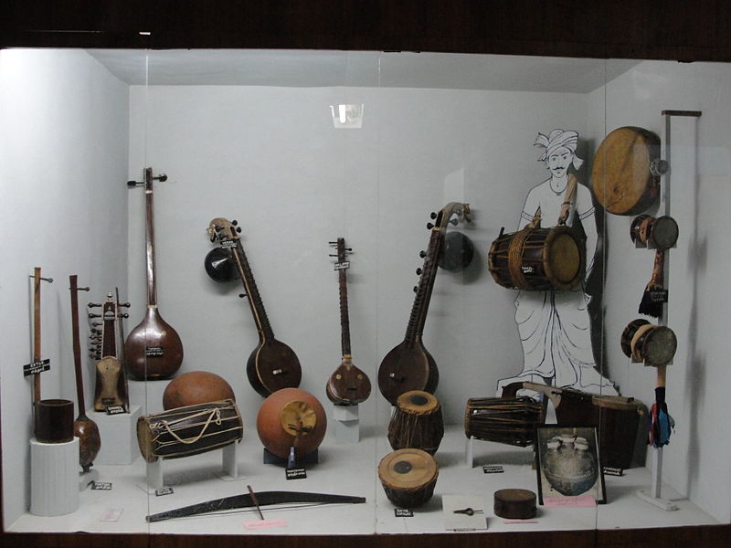 படிமம்:Aesthetic musical instruments.JPG