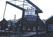 Toegang tot de opslag van cacaofabriek Blooker; ca. 1974.
