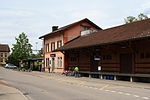 Bahnhof Bubikon, Aufnahmegebäude mit Güterschuppen