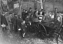 Troops of the German Army feeding the poor in Berlin, 1931 Bundesarchiv Bild 183-T0706-501, berlin, Armenspeisung.jpg