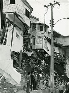 Cases del carrer José Manuel Balmaceda, afectades pel terratrèmol en San Antonio