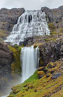 La Fjallfoss, cascade de la région islandaise de Vestfirðir. (définition réelle 3 448 × 5 306)