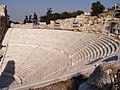 La cavea de l'odéon d'Hérode Atticus à Athènes, comporte deux baltei.