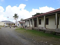 Bei der Polizeistation in Bobonaro (2016)