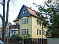 Villa mit Einfriedung