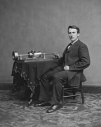 Edison ve ilk icat ettiği fonograflardan biri; 1877-1878 civarları.