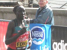 Edna Kiplagat Lontoon maratonilla 2011.