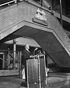 Gedenksteen Markthallen voor gevallen Joodse medewerkers onthuld, 15 oktober 1959