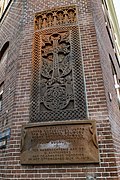 Chatsjkar aan de voorgevel van de Armeense kerk in Amsterdam