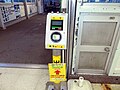 小湊鉄道への連絡通路に設置されている簡易Suica改札機（2013年4月）