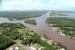 Intracoastal Waterway en Bayou Barataria.jpg