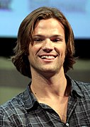 Jared Padalecki jwe kòm Dean Forester