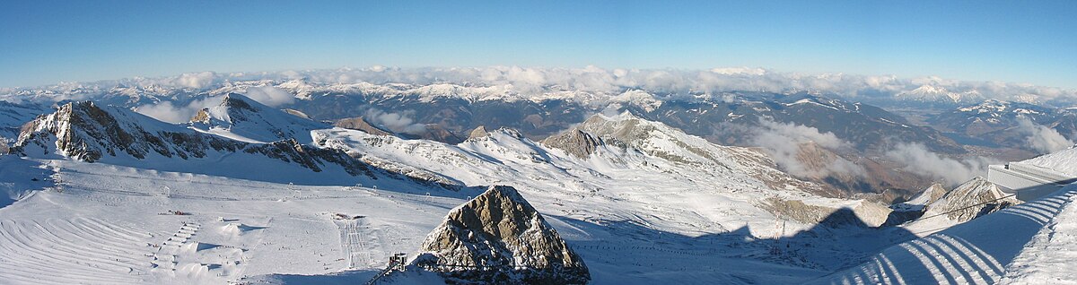 Výhled od horní stanice lanovky ve výšce 3029 m