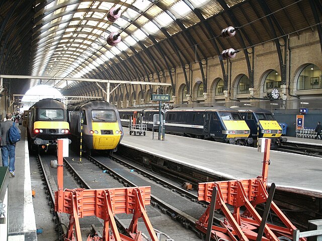 Trains at King's Cross platforms 4-7 in 2009