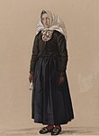 Kvinna i dräkt. Akvarell av P Södermark - Nordiska museet - NMA.0070026