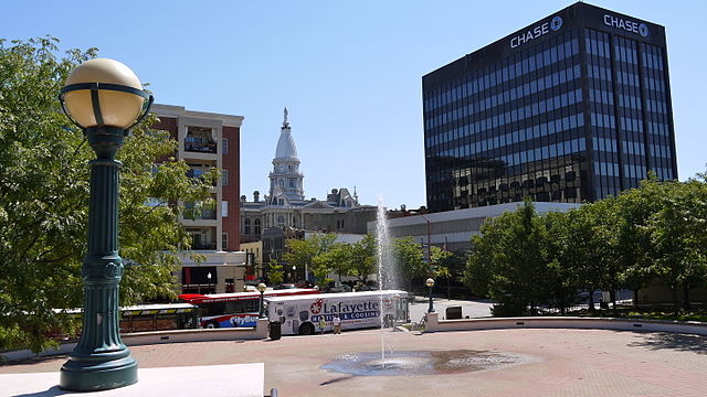 Downtown Lafayette e a Riehle Plaza & CityBus (2011)