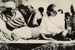 মহাত্মা গান্ধী ও জওহরলাল নেহেরু, ১৯৩৫।