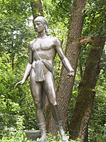 Άγαλμα, που κοσμεί το πάρκο Oleksandriia 400 στρεμμάτων, που ιδρύθηκε το 1793.