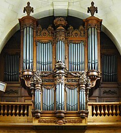 The organ in the tribune.