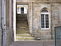 Escalier devant le Bain Montaigne.