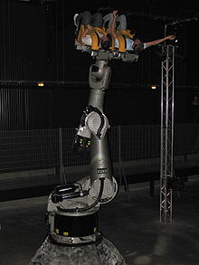 Роботы-подставки оснащены роботизированными руками KUKA - той же технологией, что и в «Гарри Поттере» и «Запретном путешествии». В отличие от стационарных роботизированных манипуляторов, используемых в Robocoasters, эта технология используется в сочетании с технологией шинопроводов, чтобы обеспечить различный опыт.