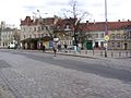 Historyczny układ urbanistyczny miasta Psie Pole, obecnie dzielnicy Wrocławia, wraz z archeologicznymi warstwami kulturowo-osadniczymi w następujących granicach: Od północy: granica przebiega po granicach działek historycznej zabudowy rozciągającej się wzdłuż północnej pierzei ulicy Bolesława Krzywoustego: pn. granicami działek 30/4, 31, 32/4, 32/3, 41, 57/2, 56/1, drogi 59, 61/2, 65/2, 66/2, 67, 68, 69/2, 70, 71, 72, 73, 74/2, 75/3, 76, 77/2, 78/179/1, 80, 81/3, 81/4, 82/2, dalej prowadzi wzdłuż północnej granicy ul. Bolesława Krzywoustego do skrzyżowania ulic Bierutowskiej i Kiełczowskiej i po przekroczeniu drogi jezdnej wiedzie południowa pierzeją ul. Bierutowskiej do posesji nr 9, biegnie wzdłuż wsch. granicy działki 8/2 i 8/3, obejmuje działki 20, 21, 22, 23/1. Od wschodu: biegnie wsch. granica działki nr 23/1 i 23/2 do ul. Kiełczowskiej, którą przecina, obejmuje dz. 25/11, biegnie wsch. krawędzią ul. Milickiej do zbiegu z ul. Gorlicką, dalej wzdłuż drogi nr dz. 38. Od południa: obejmuje cmentarz (dz. nr 63), biegnie pd. granica działek nr 61/3, 60/3, 53/3, 53/4, 53/1, 52, obejmuje dz. nr 24 i część dz. 22/3 (w cz. oznaczonej B-RIII a), biegnie południową granicą dz. 21, 20 do ul. Farnej, ujmuje dz. nr 17, następnie biegnie pd. granicą dz. 16, przecina dz. 15/4 i 14/3 na (wysokości pd. granicy dz. 13), pd. granicą dz. 13, przebiega wzdłuż wsch. granicy działek 11/2, 5/4, 4 do ul. Zielnej, dalej ul. Zielną do ul. Bolesława Krzywoustego, która przecina na wysokości budynku nr 266 (na dz. nr 31). Od zachodu: biegnie zach. granica działki 30/4.