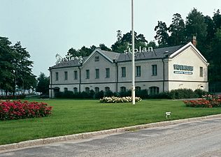 Skönhetsinstitutet Shantungskolan 1965. Huset, där tunnbinderiet tidigare var verksamt, byggdes om 1963 för att hysa Shantungskolan. Byggnaden revs 1978.