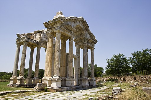 Tetrapylon - Aphrodisias (7471662848).jpg