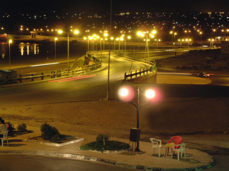 Fichier:Tobruk Night View.jpg