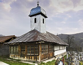 Biserica de lemn din sat