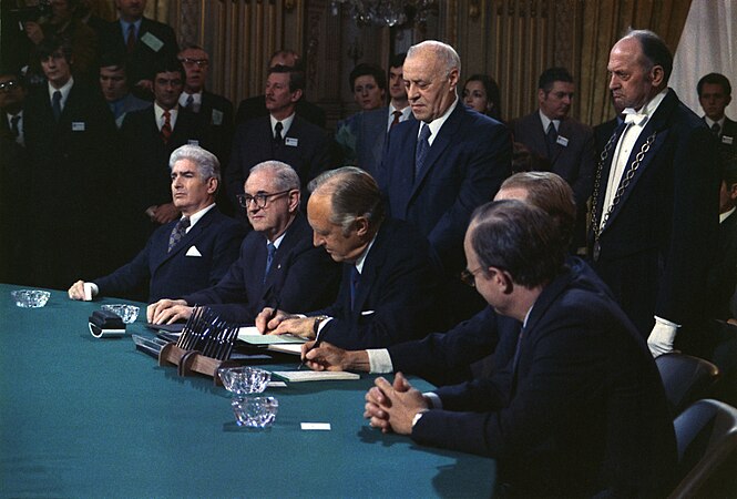 US Secretary of State William Rogers Signing the Paris Peace Accords, 27 January 1973, at Hotel Majestic, Paris. Restored by Yann.