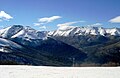 Pista di sci (in la state) con veduta panoramica in Cerro Bayo (Neuquén).