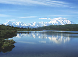 Wonder Lake, Denali nationalpark. I bakgrunden berget Denali, tidigare officiellt namn Mount McKinley.