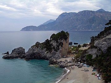 Η παραλία γυμνιστών της Χιλιαδούς, στην 'ανοιξιάτικη' εκδοχή της