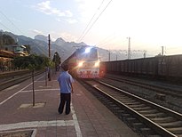 Peron di Stasiun Kereta Huashan