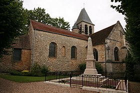 L'église Saint-Martin et le monument aux morts.