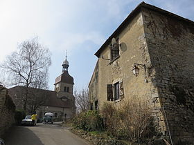 Vestiges du prieuré de Saint-Lothain, et église de Saint-Lothain dans le Jura.