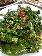 Блюдо из листьев брокколи
