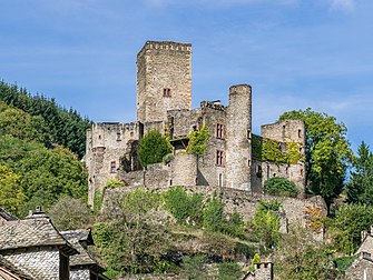 Le château de Belcastel (Occitanie). (définition réelle 4 959 × 3 734)