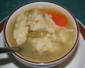 English: A bowl of chicken and dumplings with ...