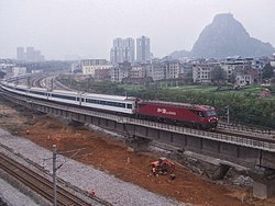 衡柳鐵路和黔桂鐵路通過潭西街道下轄的磨灘村