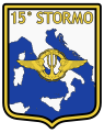 Distintivo del 15º Stormo, usato a partire dal 1978. Scompare l'indicazione della specialità. Versione ad alta visibilità.[95]