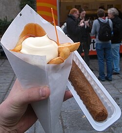 Frituur fries frikandel mayo curry ketchup (cropped).jpg
