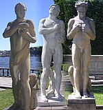 Fotomontage av Poeten (Gustaf Fröding), Målaren (Ernst Josephson) och Diktaren (August Strindberg) av Carl Eldh. De tre naturalistiska statyerna i marmor kom på plats i Stadshusparken 1923.