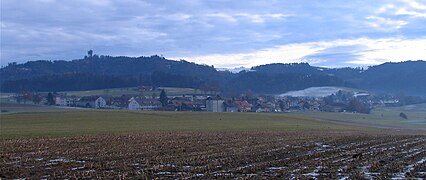 Das Dorf Gasel von Westen aus gesehen, im Hintergrund der Ulmizberg
