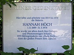 Berliner Gedenktafel, An der Wildbahn 33 an ihrem Haus in Berlin-Heiligensee, Wohnort von Höch 1939–1978