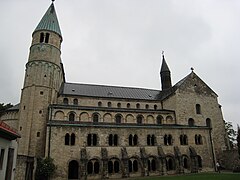 Vista lateral de la iglesia